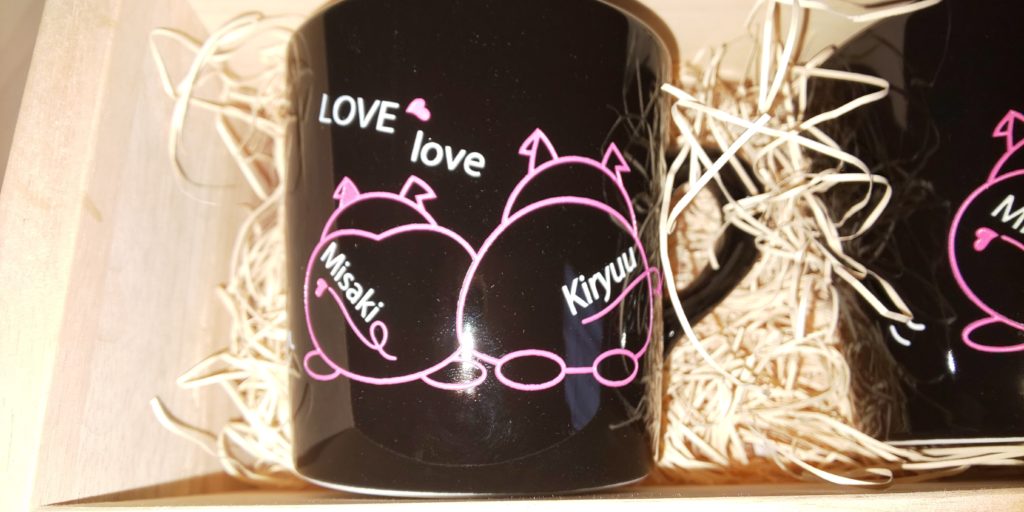 恋するおしりは告白が成功してくっつきました。恋するふたりの夢玉手箱のデザインです。